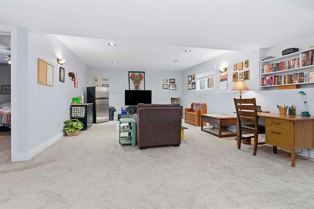 Picture for 184 Jenner Crescent  https://www.cirrealty.ca/reb/cara/6/A2265586_21.jpg