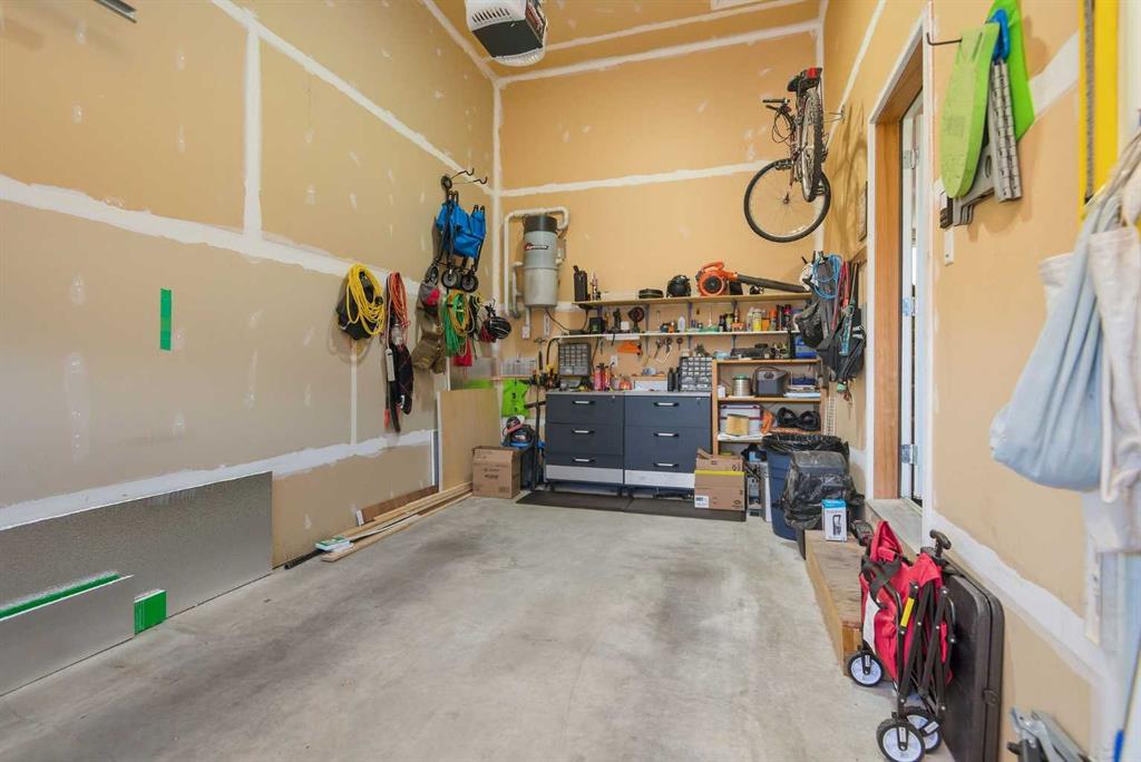Picture for 184 Jenner Crescent  https://www.cirrealty.ca/reb/cara/6/A2265586_33.jpg