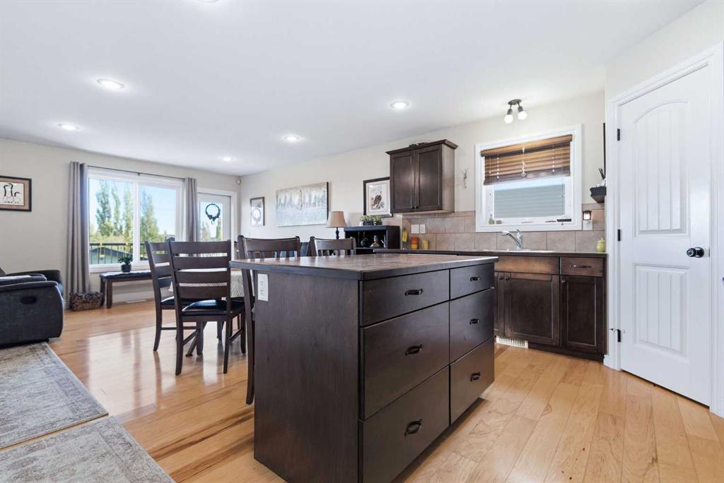 Picture for 184 Jenner Crescent  https://www.cirrealty.ca/reb/cara/6/A2265586_4.jpg