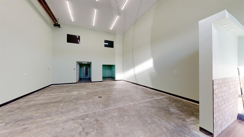 Picture for 105, 251 Spruce Street  https://www.cirrealty.ca/reb/cara/6/A2265646_5.jpg