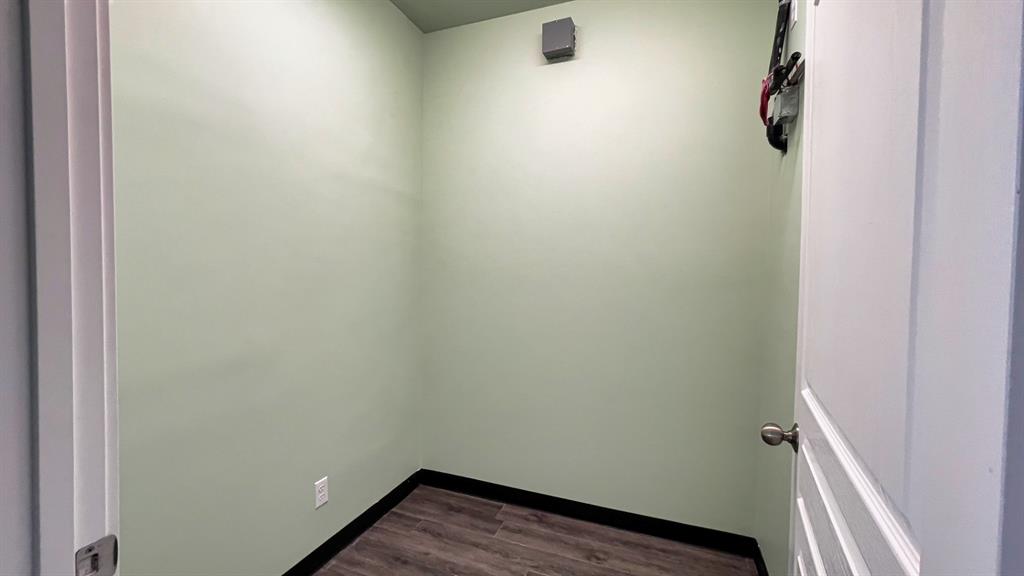 Picture for 105, 251 Spruce Street  https://www.cirrealty.ca/reb/cara/6/A2265646_9.jpg