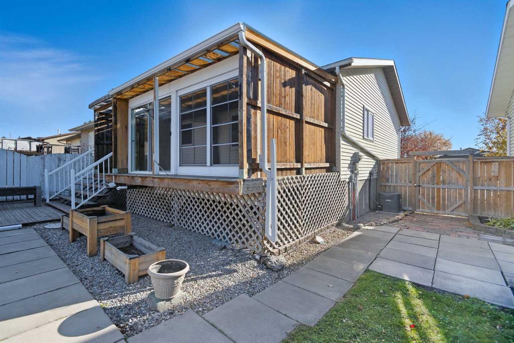 Picture for 93 Eastman Crescent  https://www.cirrealty.ca/reb/cara/6/A2266576_24.jpg