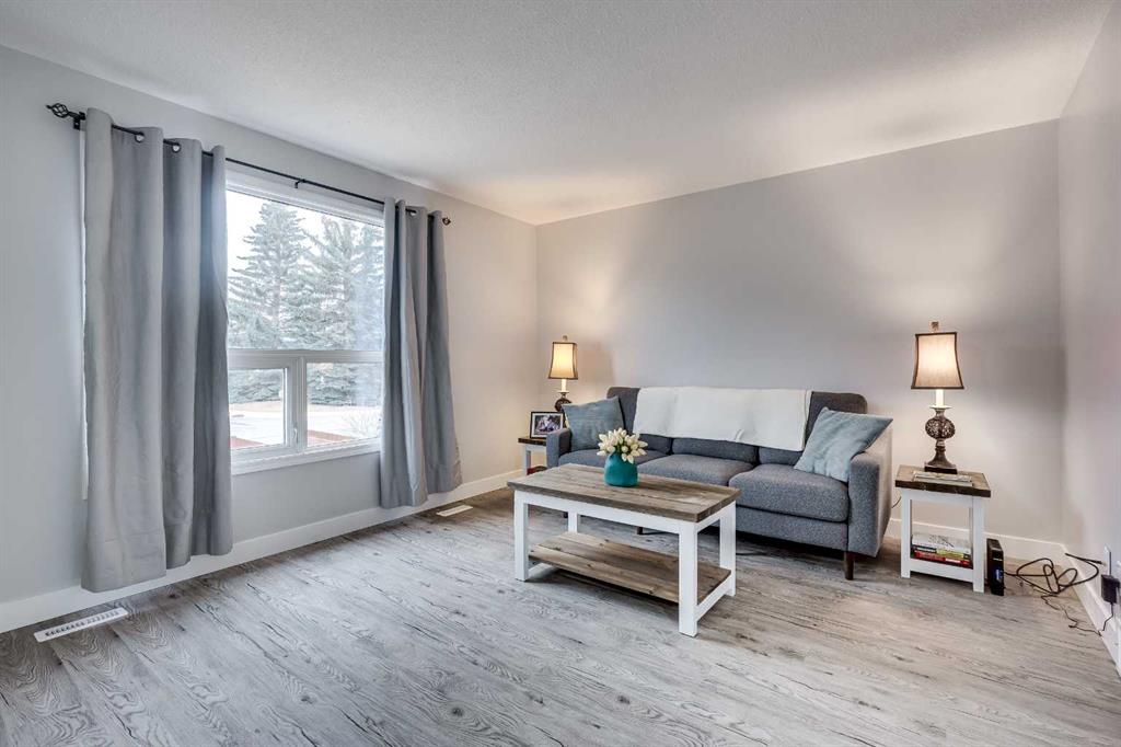 Picture for 3905 54 Avenue 