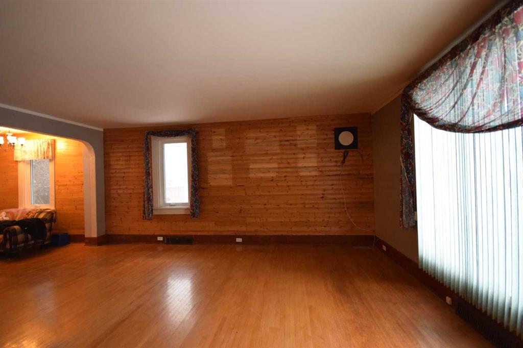 Picture for 2121 21 Avenue 