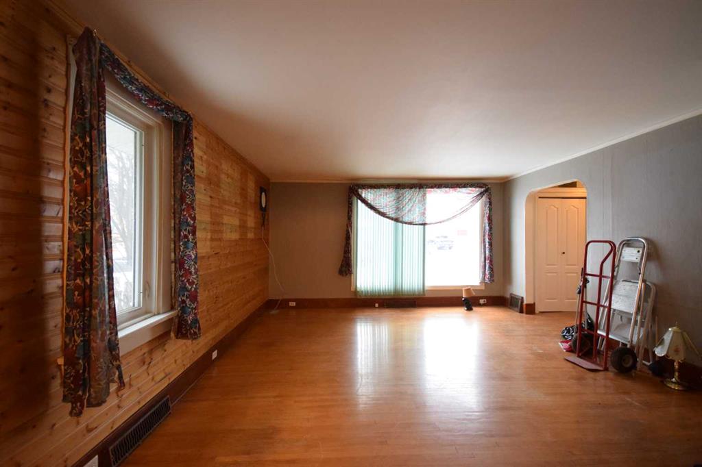 Picture for 2121 21 Avenue 