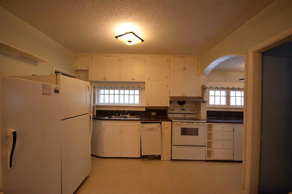 Picture for 2121 21 Avenue 