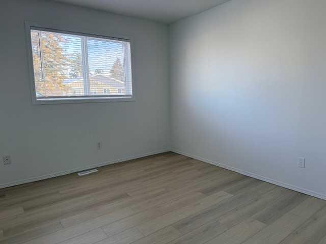 Picture for B, 5915 52 Avenue 