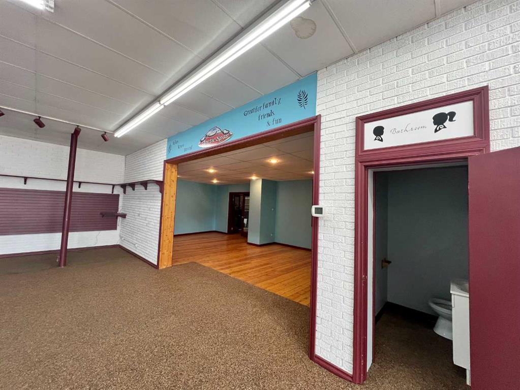 Picture for 2, 5804 50 Avenue 