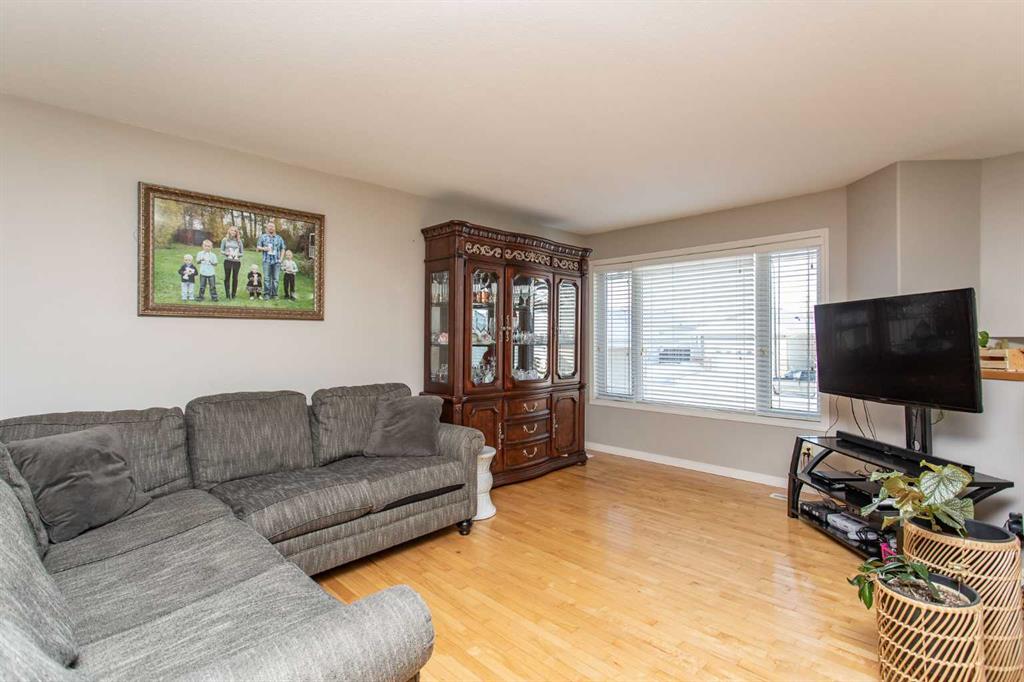 Picture for 210 Lindsay Avenue 