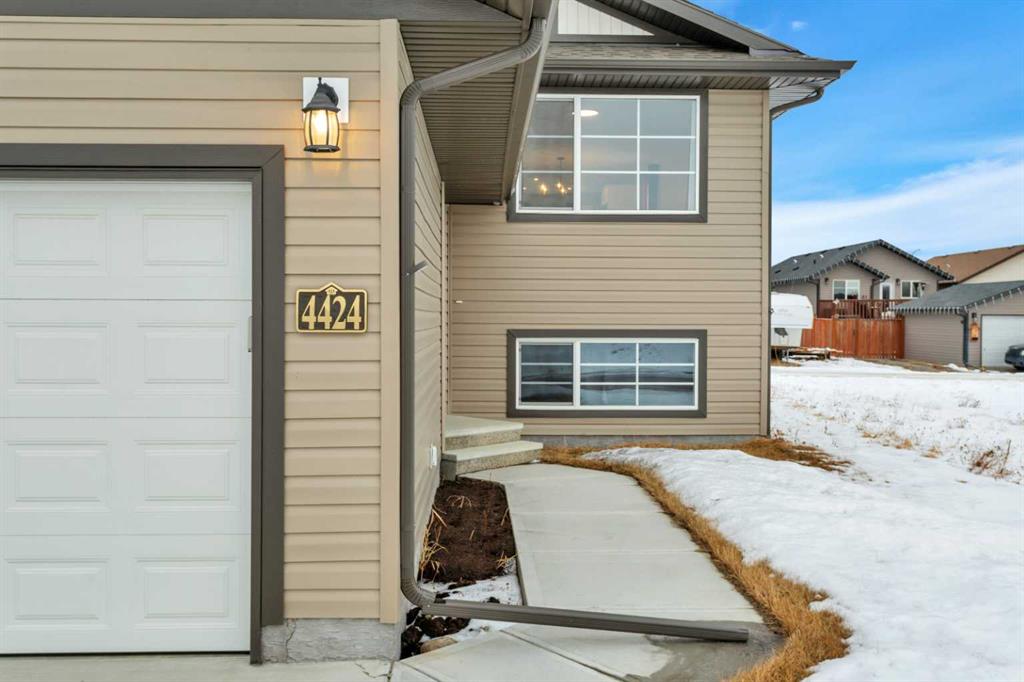 Picture for 4424 53 Street 