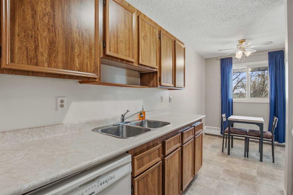 Picture for 302, 41 Bennett Street 