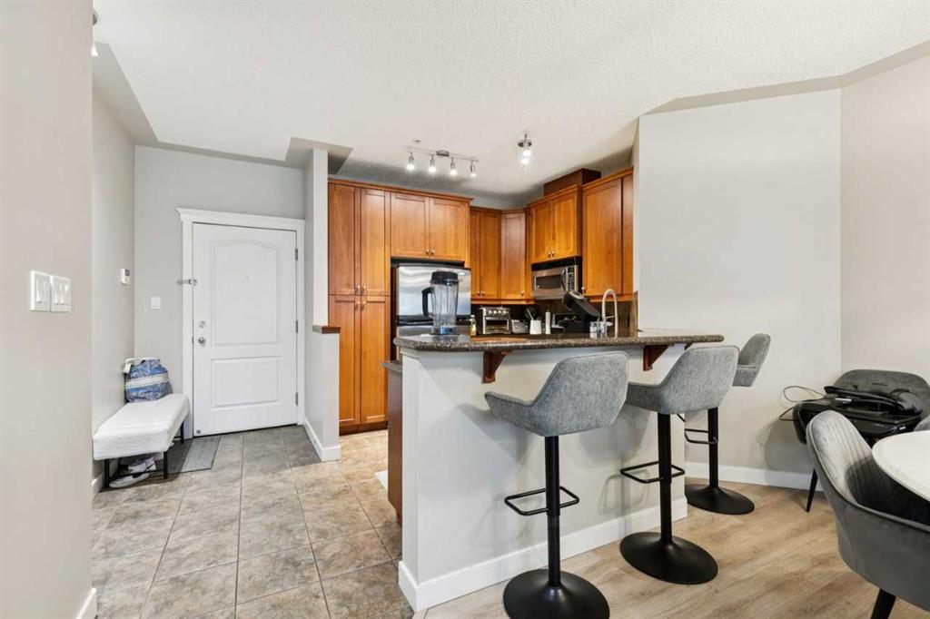 Picture for 211, 10 Discovery Ridge Close SW