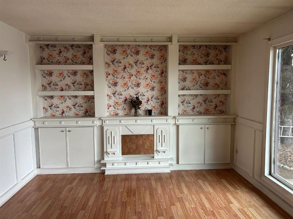 Picture for 4544 46 Avenue 