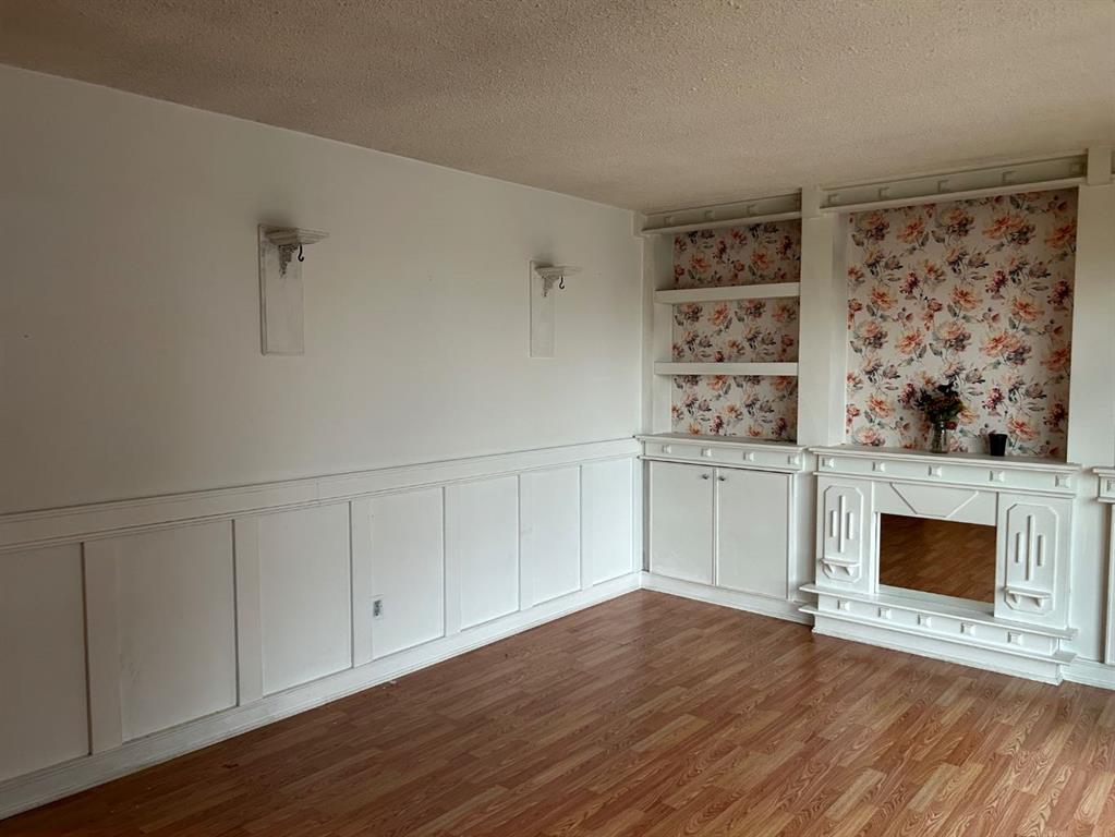 Picture for 4544 46 Avenue 