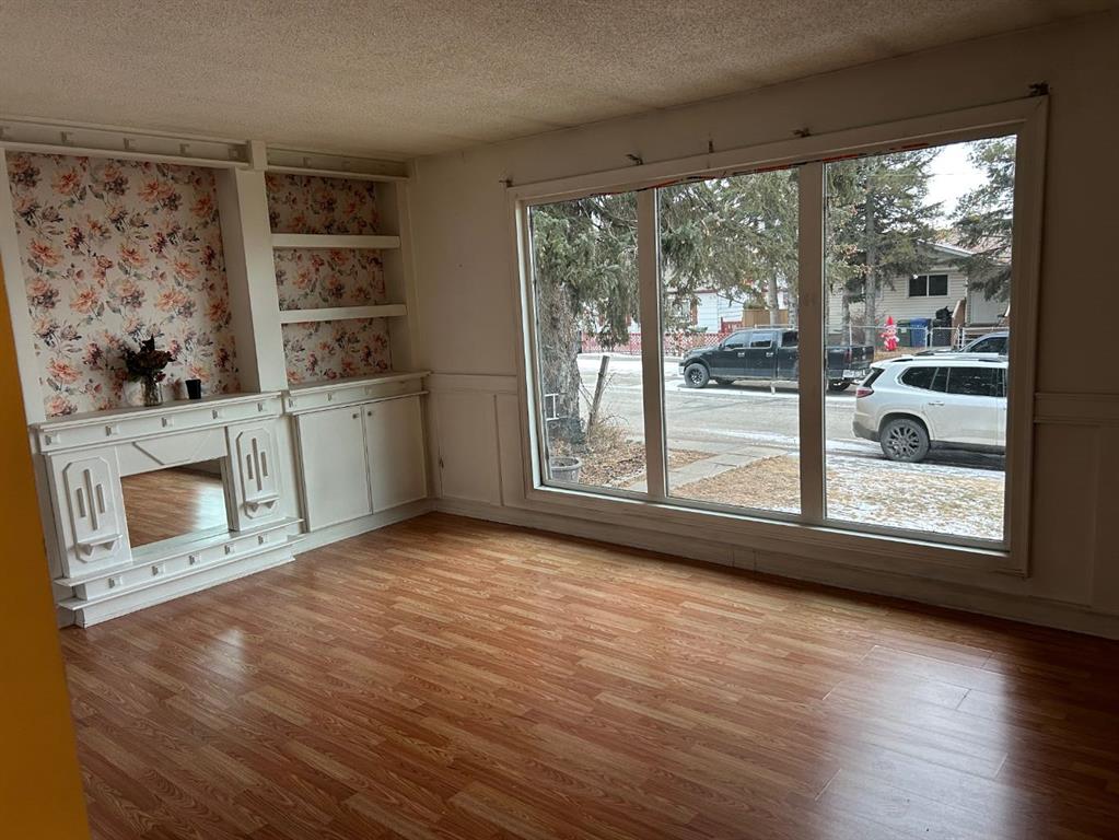 Picture for 4544 46 Avenue 