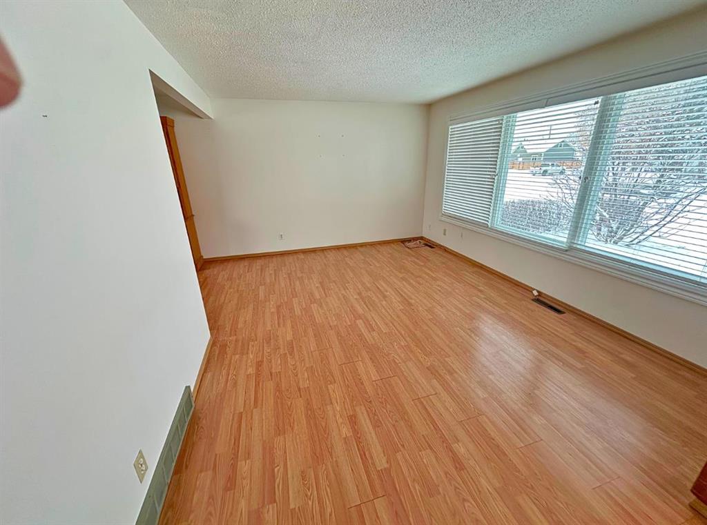 Picture for 3405 43 Avenue 