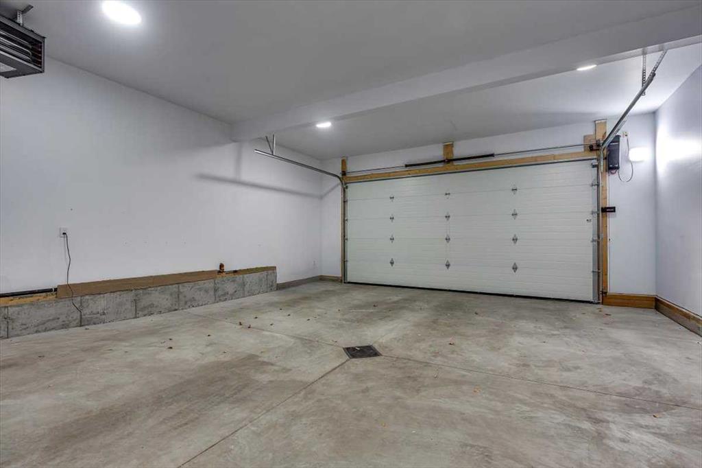 Picture for 232 Emerald Drive  https://www.cirrealty.ca/reb/cara/7/A2264067_45.jpg