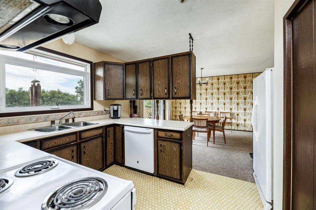 Picture for 5021 48 Avenue  https://www.cirrealty.ca/reb/cara/7/A2265687_10.jpg