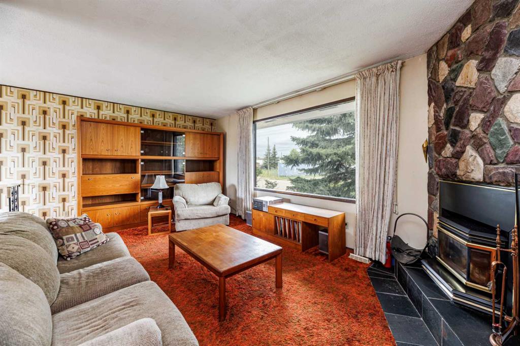 Picture for 5021 48 Avenue  https://www.cirrealty.ca/reb/cara/7/A2265687_11.jpg