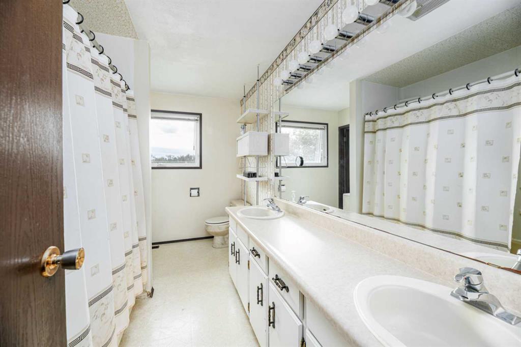 Picture for 5021 48 Avenue  https://www.cirrealty.ca/reb/cara/7/A2265687_13.jpg