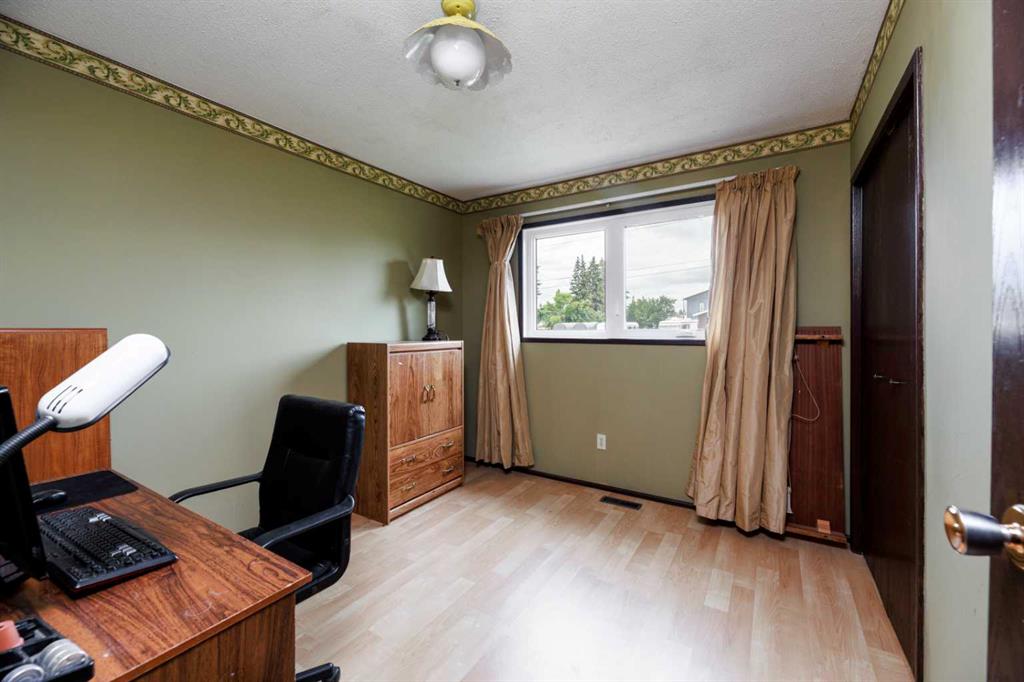 Picture for 5021 48 Avenue  https://www.cirrealty.ca/reb/cara/7/A2265687_17.jpg
