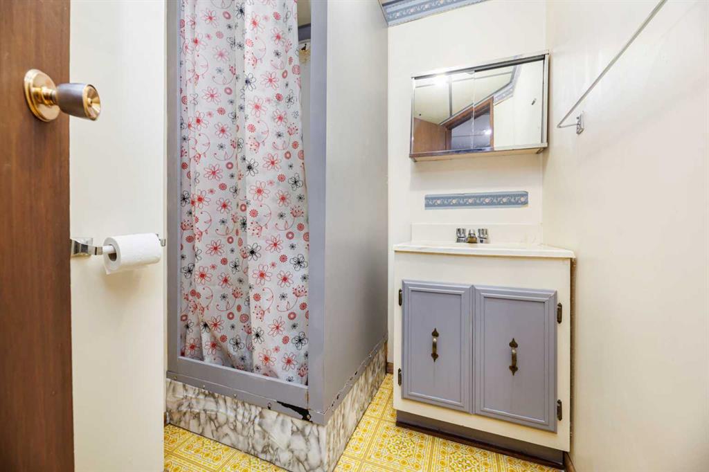 Picture for 5021 48 Avenue  https://www.cirrealty.ca/reb/cara/7/A2265687_22.jpg