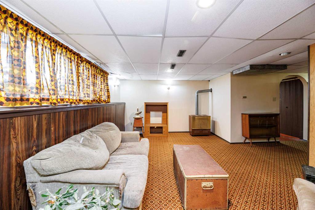Picture for 5021 48 Avenue  https://www.cirrealty.ca/reb/cara/7/A2265687_25.jpg