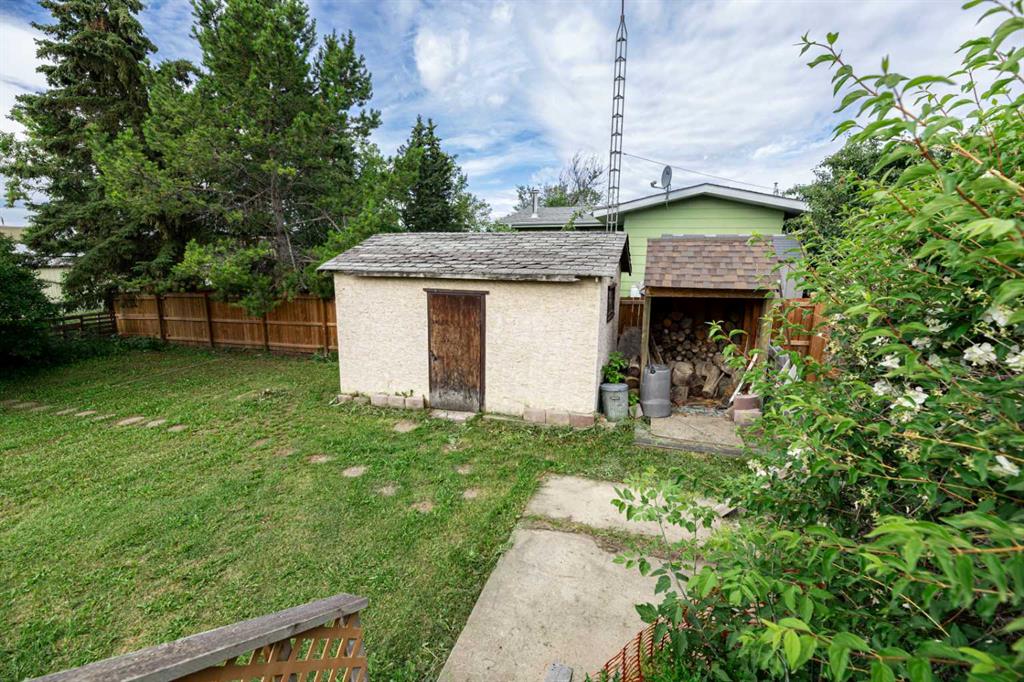 Picture for 5021 48 Avenue  https://www.cirrealty.ca/reb/cara/7/A2265687_27.jpg