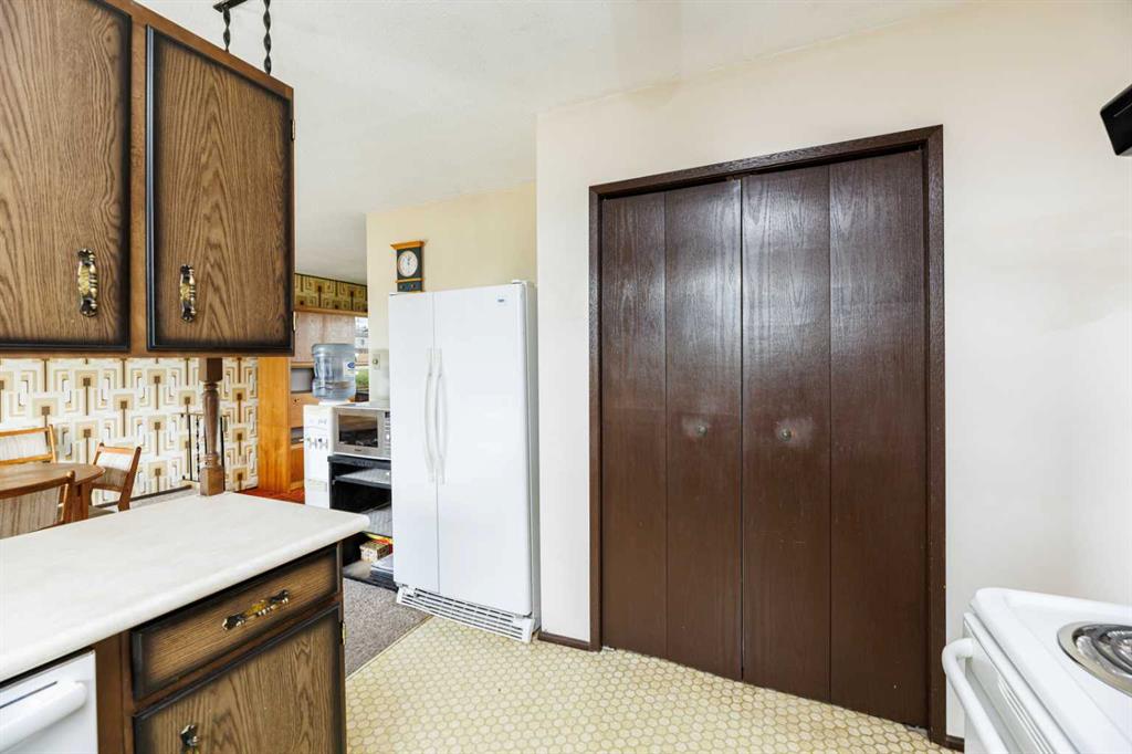 Picture for 5021 48 Avenue  https://www.cirrealty.ca/reb/cara/7/A2265687_9.jpg
