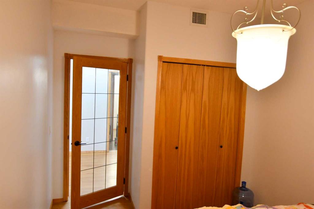 Picture for 306, 4512 52 Avenue  https://www.cirrealty.ca/reb/cara/7/A2265797_10.jpg
