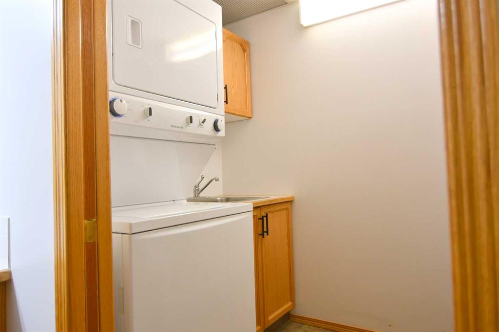 Picture for 306, 4512 52 Avenue  https://www.cirrealty.ca/reb/cara/7/A2265797_12.jpg
