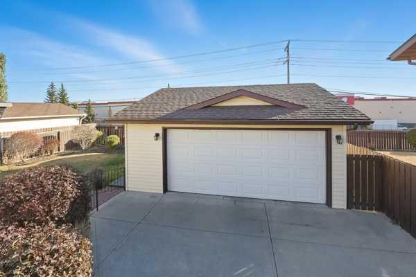 Picture for 69 Hallgren Avenue  https://www.cirrealty.ca/reb/cara/7/A2266457_28.jpg