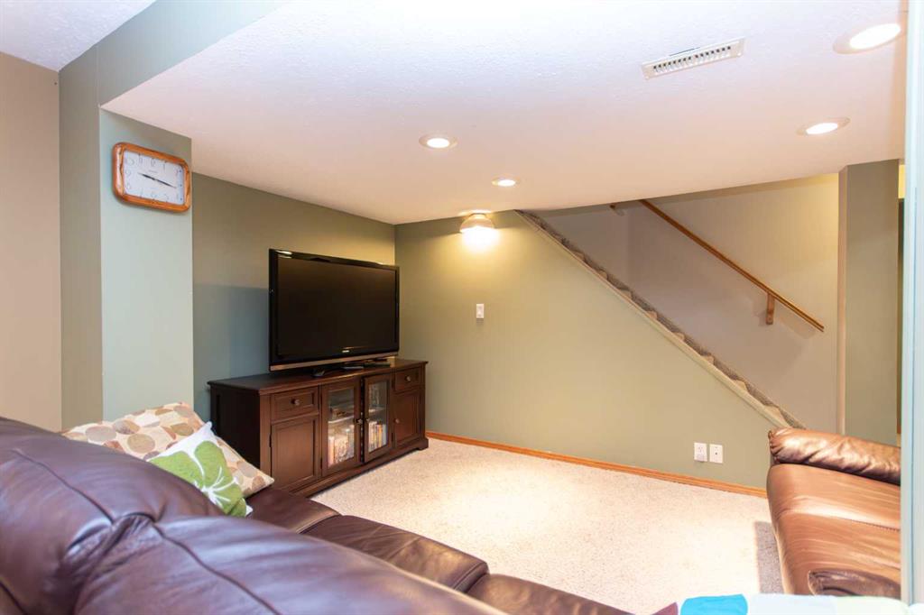 Picture for 4413 Embury Crescent  https://www.cirrealty.ca/reb/cara/7/A2266547_27.jpg