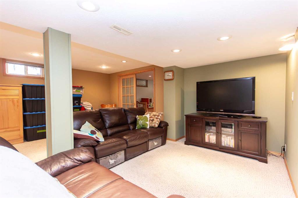 Picture for 4413 Embury Crescent  https://www.cirrealty.ca/reb/cara/7/A2266547_28.jpg