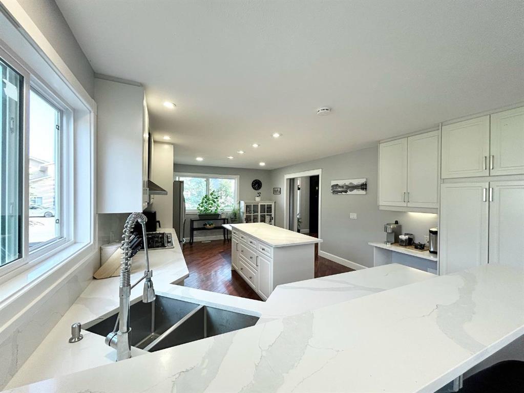 Picture for 305 Lakeside Greens Crescent  https://www.cirrealty.ca/reb/cara/7/A2266877_11.jpg