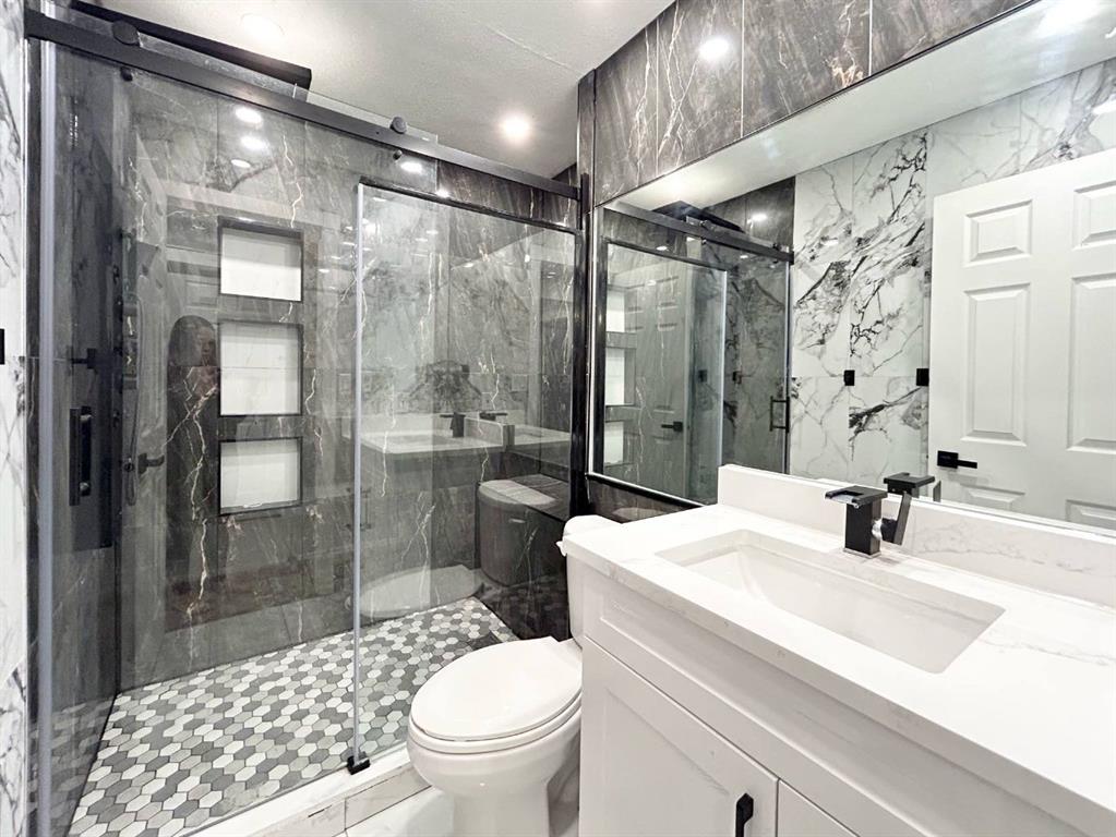 Picture for 305 Lakeside Greens Crescent  https://www.cirrealty.ca/reb/cara/7/A2266877_31.jpg