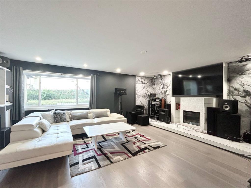 Picture for 305 Lakeside Greens Crescent  https://www.cirrealty.ca/reb/cara/7/A2266877_32.jpg