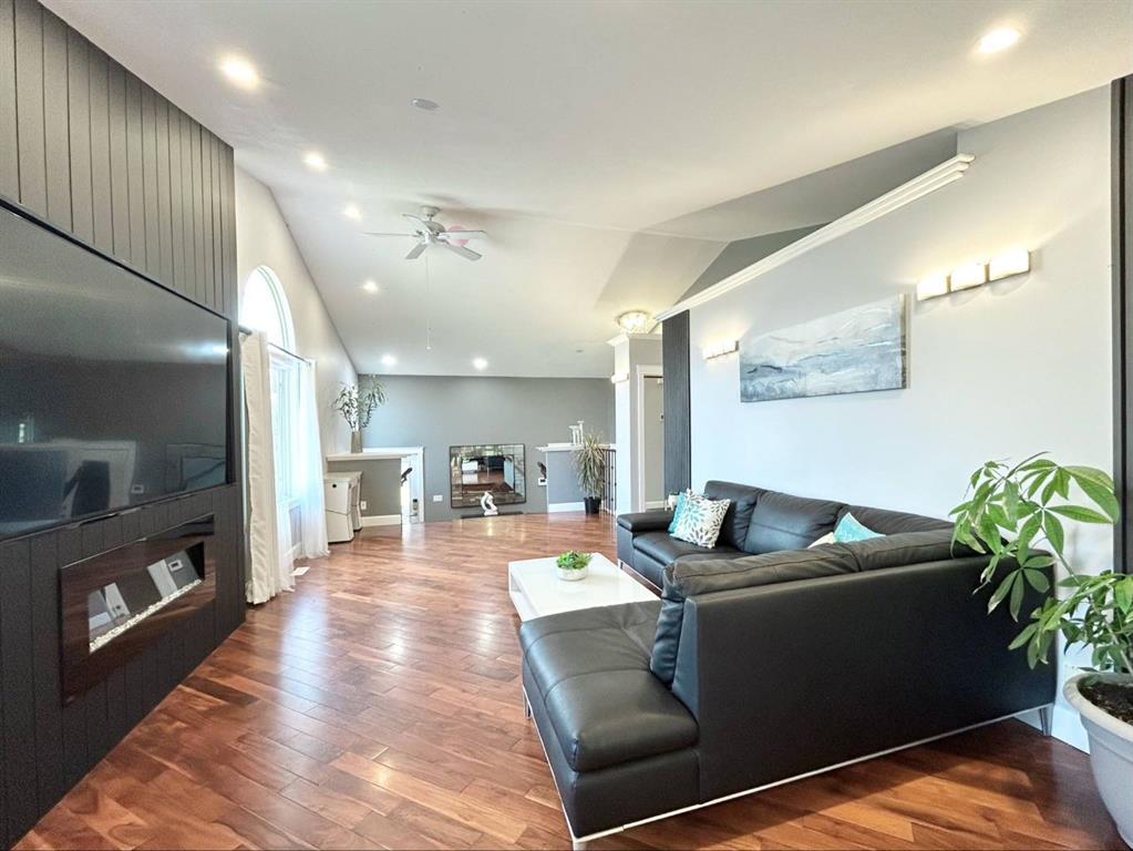 Picture for 305 Lakeside Greens Crescent  https://www.cirrealty.ca/reb/cara/7/A2266877_7.jpg