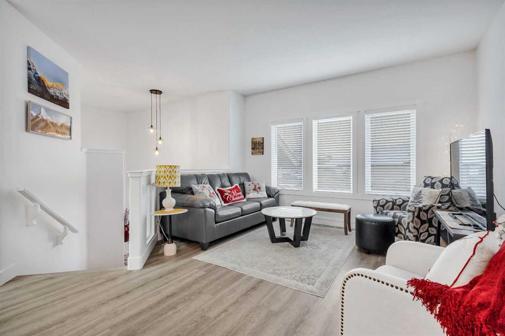 Picture for 98 Village Crescent 