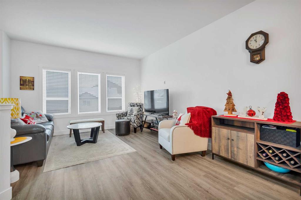 Picture for 98 Village Crescent 