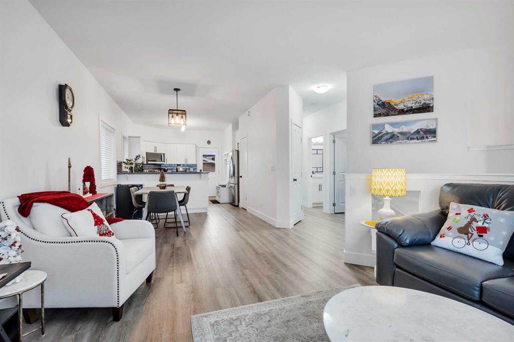 Picture for 98 Village Crescent 