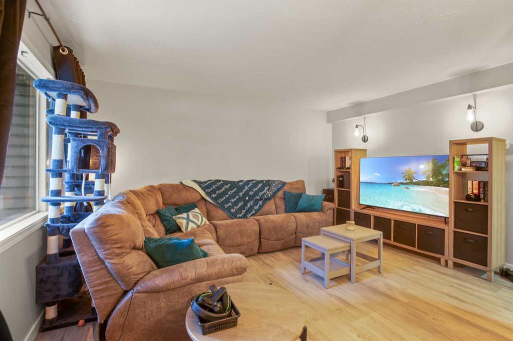 Picture for 202, 4719 33 Street 