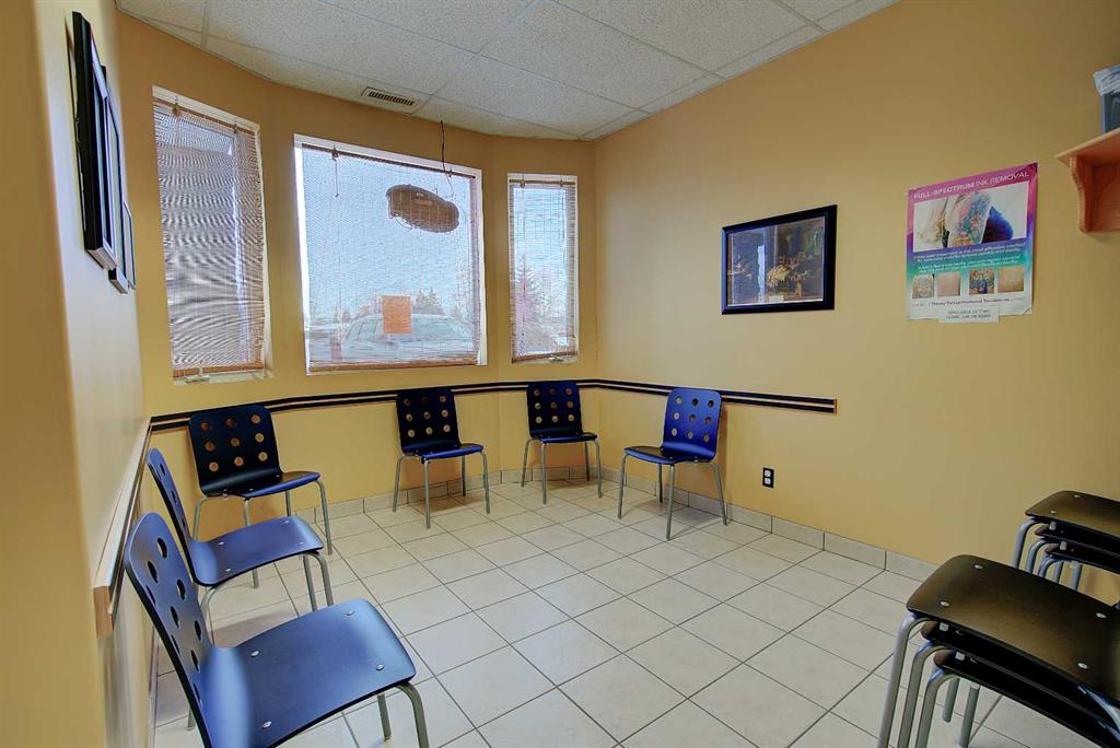 Picture for 1, 5021 Parkwood Road 