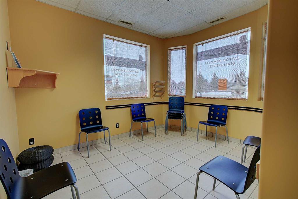 Picture for 1, 5021 Parkwood Road 