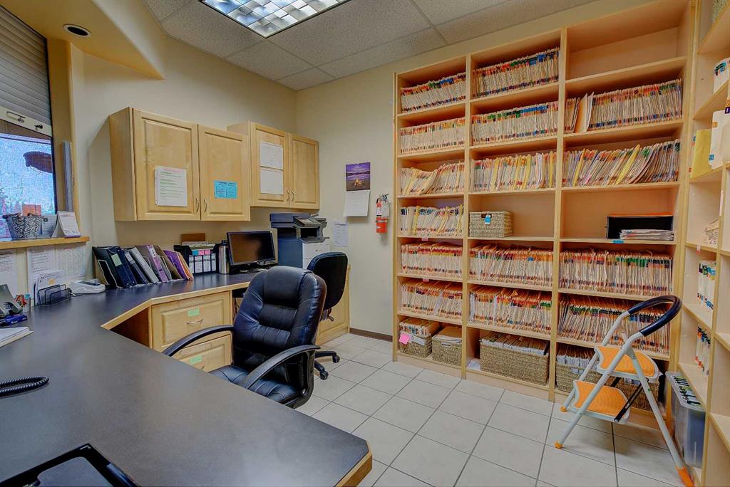 Picture for 1, 5021 Parkwood Road 