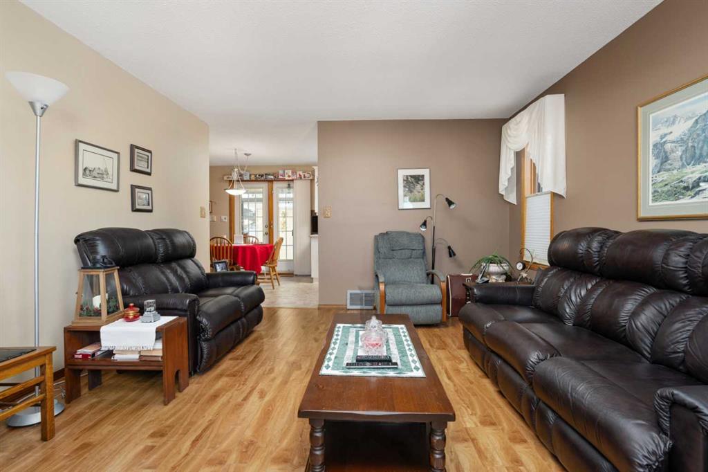 Picture for 6207 54 Avenue  