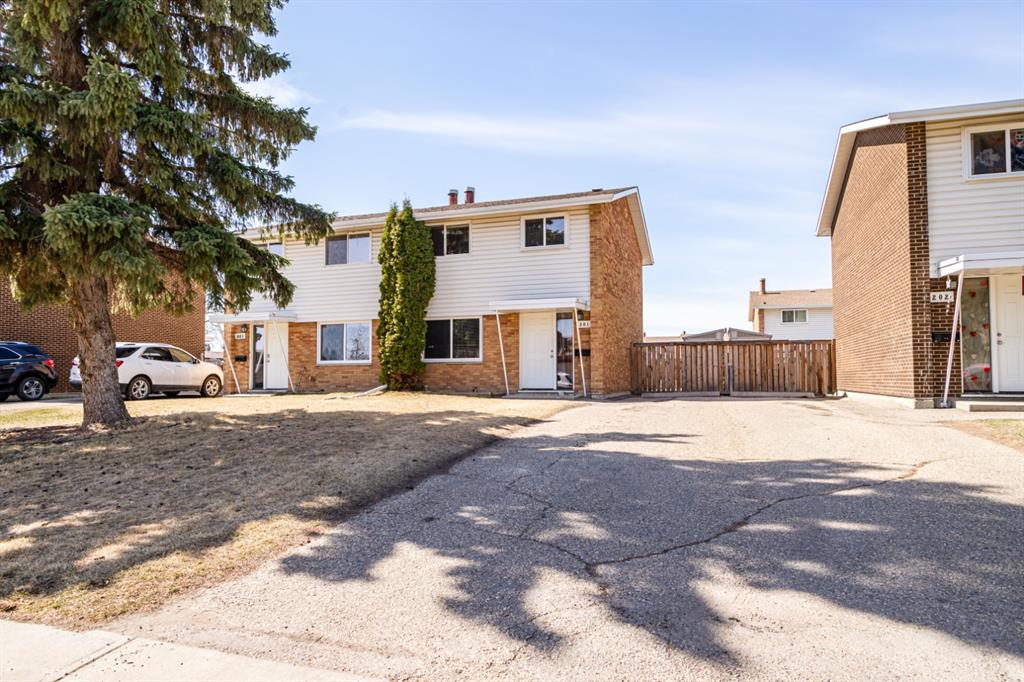 Picture for 301, 3907 39 Street 