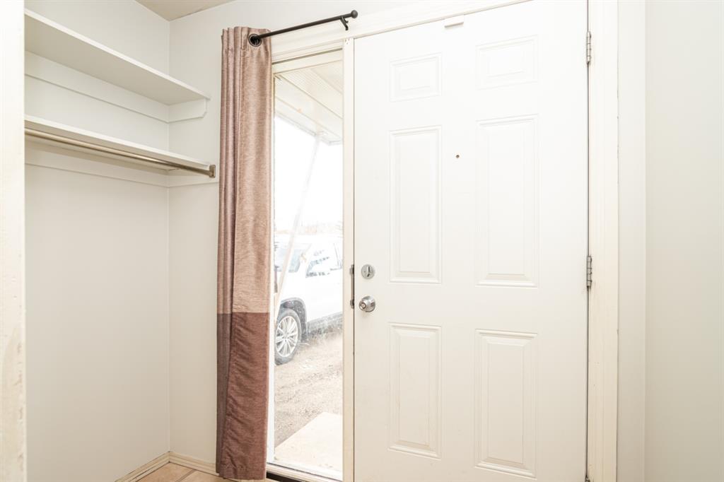 Picture for 301, 3907 39 Street 