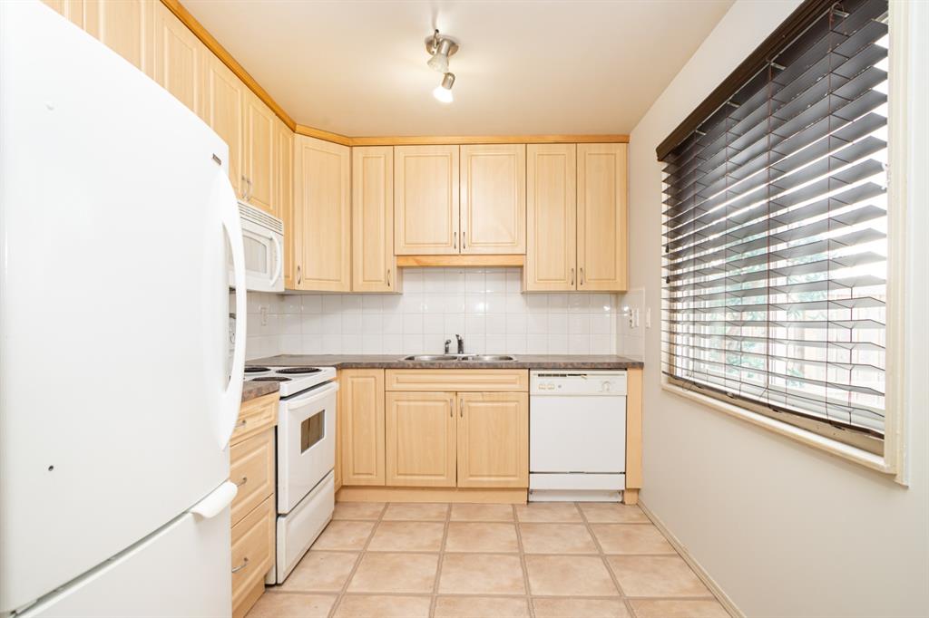 Picture for 301, 3907 39 Street 