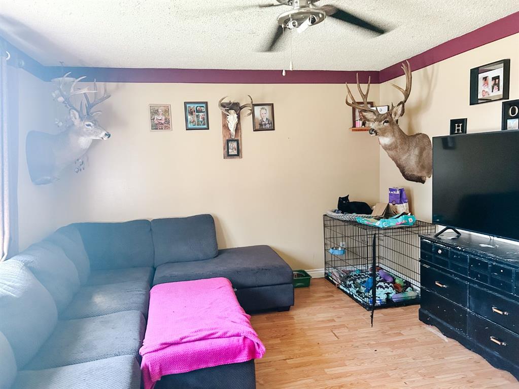 Picture for 4548 46 Avenue 